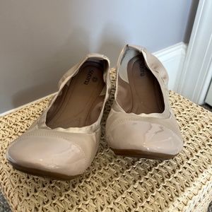 Susina Taupe/Tan Patent Toe ballet flat, Women's Size 9